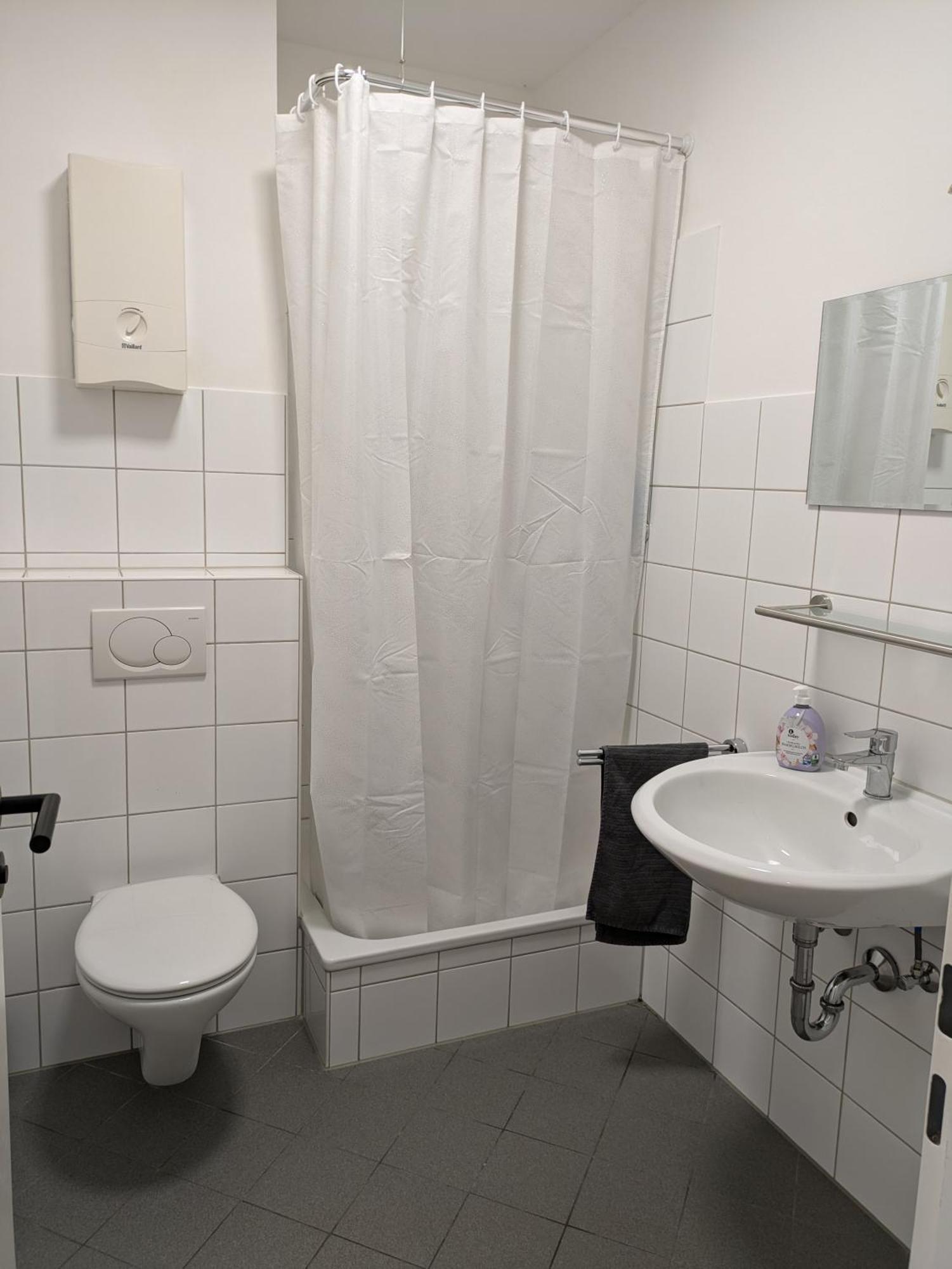 Interaktiv Appartements In Ratingen - Duesseldorferstrasse Bagian luar foto